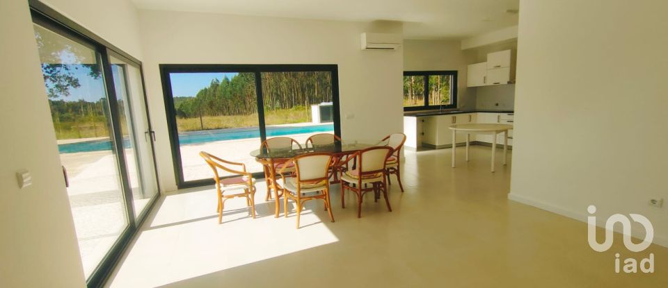 House T3 in Olho Marinho of 192 m²