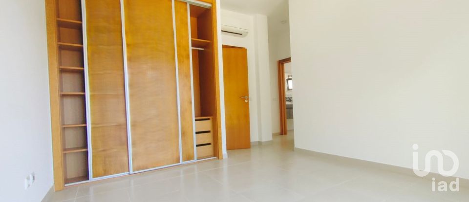 Casa / Villa T3 em Olho Marinho de 192 m²