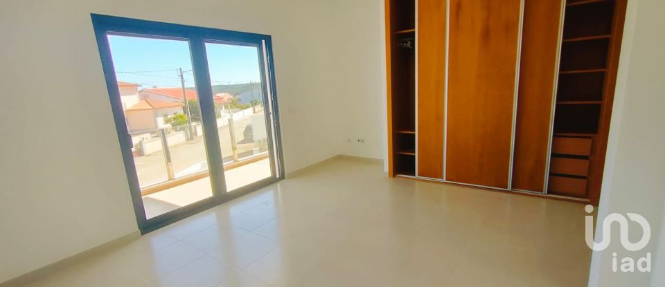 Maison T3 à Olho Marinho de 192 m²