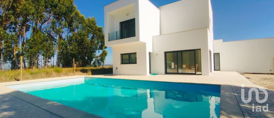 Maison T3 à Olho Marinho de 192 m²