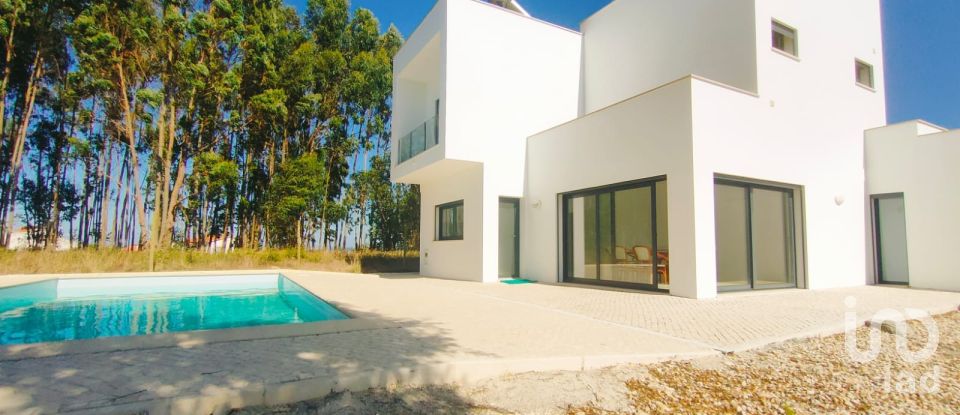 House T3 in Olho Marinho of 192 m²