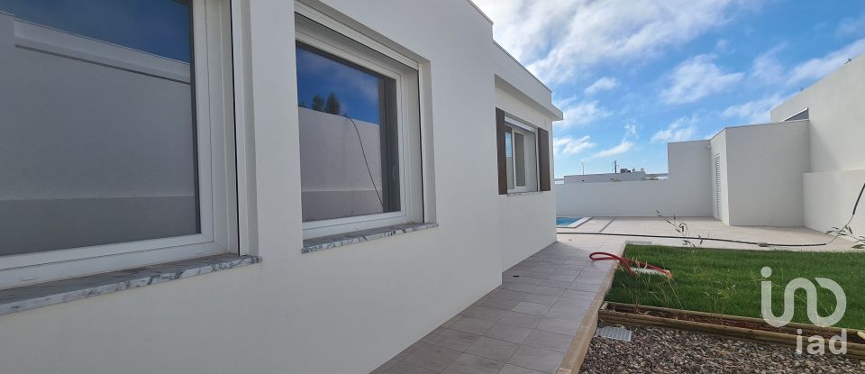 House T3 in Lourinhã e Atalaia of 120 m²