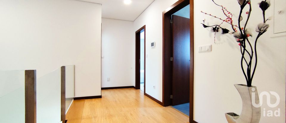 Casa T4 em Anha de 372 m²