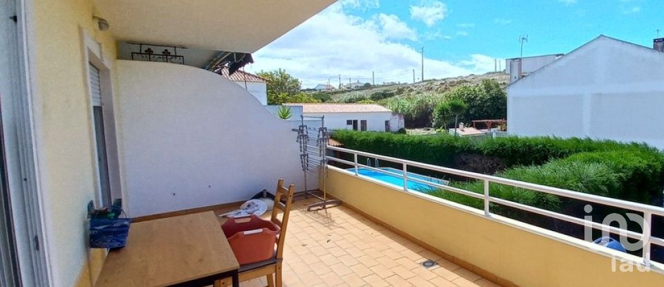 Apartment T2 in Carvoeira of 101 m²