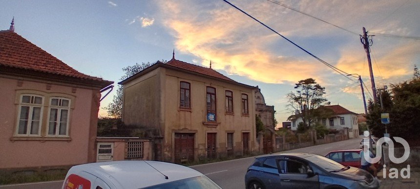 House T4 in Cortegaça of 324 m²