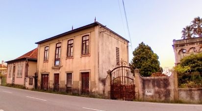 House T4 in Cortegaça of 324 m²