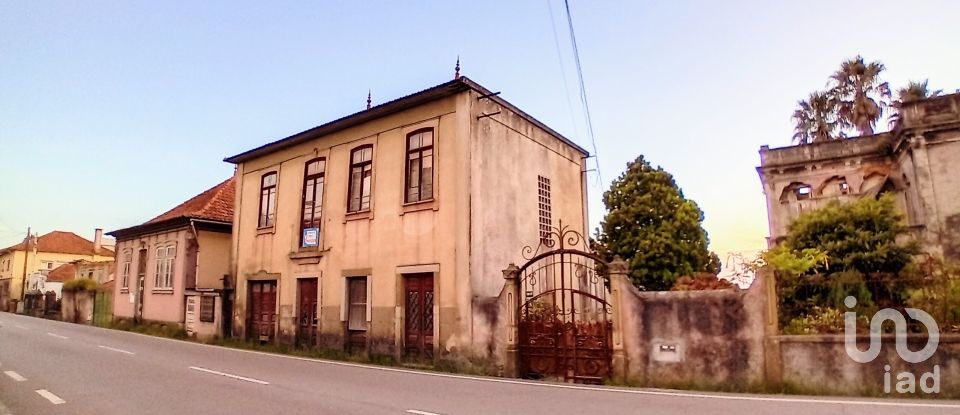 House T4 in Cortegaça of 324 m²