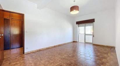 Apartamento T2 em Baixa Da Banheira E Vale Da Amoreira de 81 m²