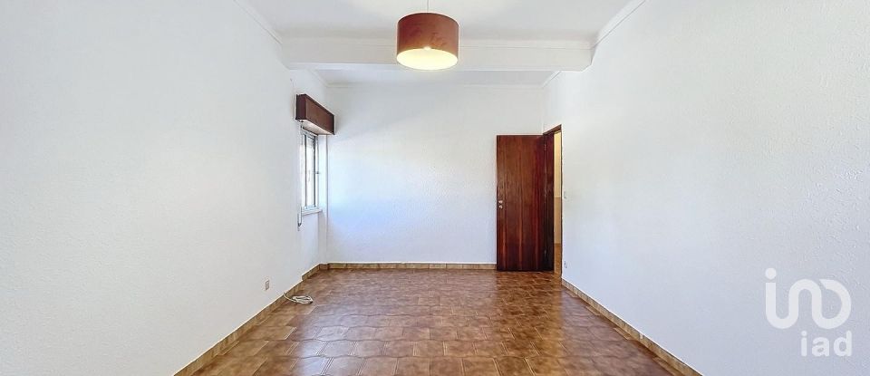 Apartamento T2 em Baixa Da Banheira E Vale Da Amoreira de 81 m²