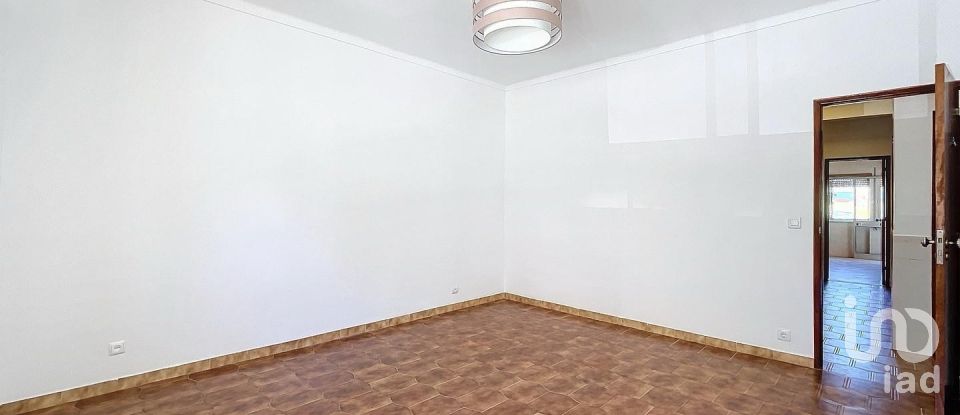 Apartamento T2 em Baixa Da Banheira E Vale Da Amoreira de 81 m²