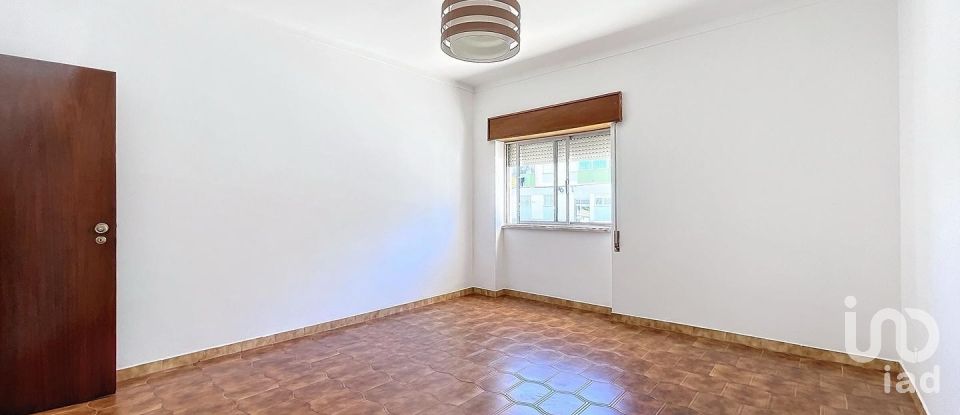 Apartment T2 in Baixa Da Banheira E Vale Da Amoreira of 81 m²