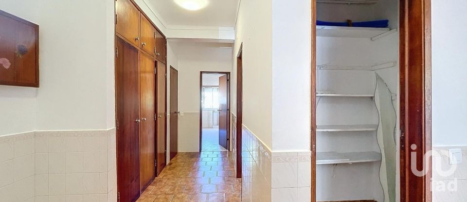 Apartamento T2 em Baixa Da Banheira E Vale Da Amoreira de 81 m²