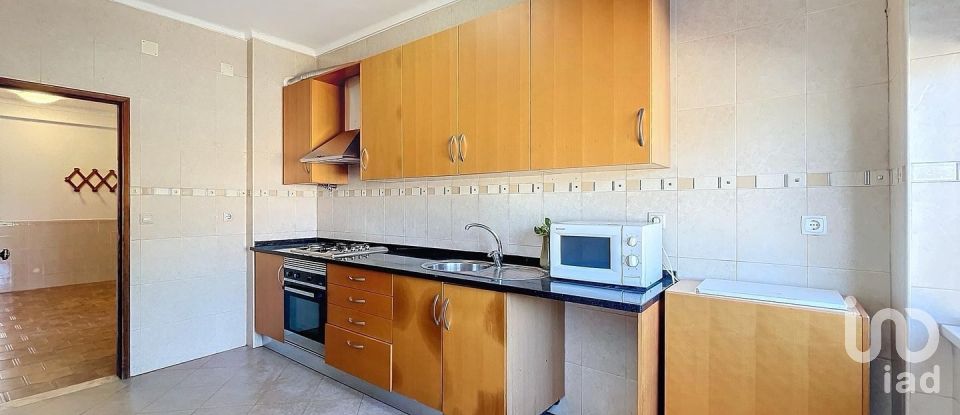 Apartamento T2 em Baixa Da Banheira E Vale Da Amoreira de 81 m²