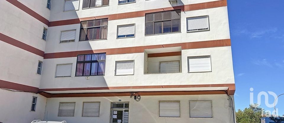 Apartamento T2 em Baixa Da Banheira E Vale Da Amoreira de 81 m²