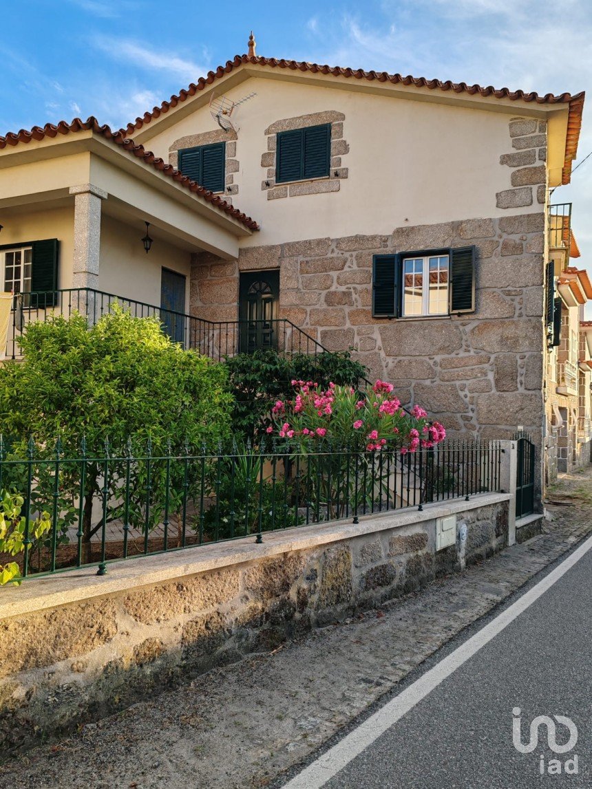 Gîte T4 à Oliveira do Hospital e São Paio de Gramaços de 135 m²