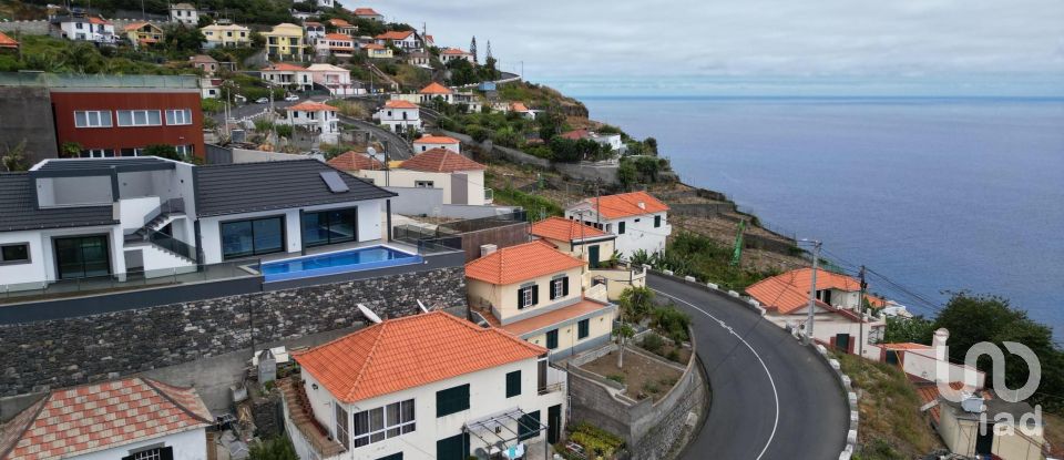 Casa / Villa T4 em Ribeira Brava de 155 m²