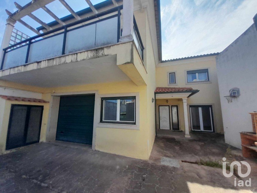 Casa T4 em Carapinheira de 209 m²