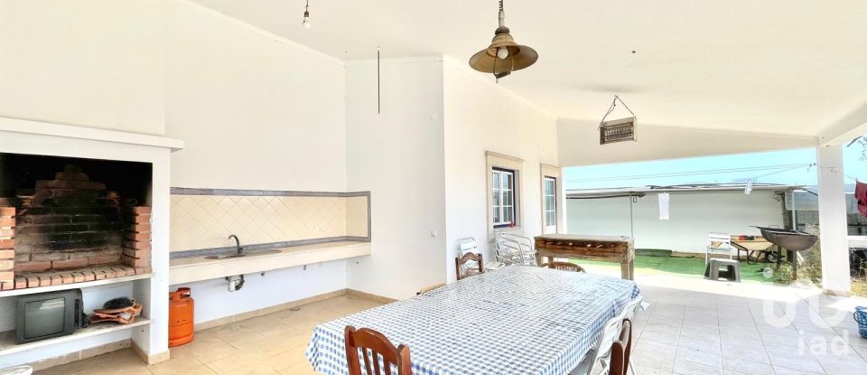 Gîte T5 à Almeirim de 397 m²