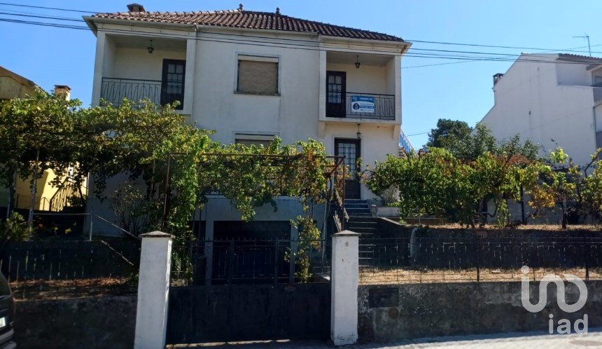 Casa tradicional T7 em Orvalho de 158 m²