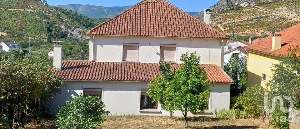 Maison traditionnelle T7 à Orvalho de 158 m²