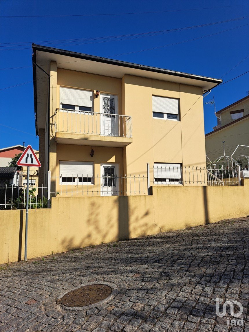 House T7 in Pedroso e Seixezelo of 280 m²