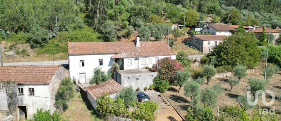 Casa tradicional T4 em São Miguel, Santa Eufémia e Rabaçal de 355 m²