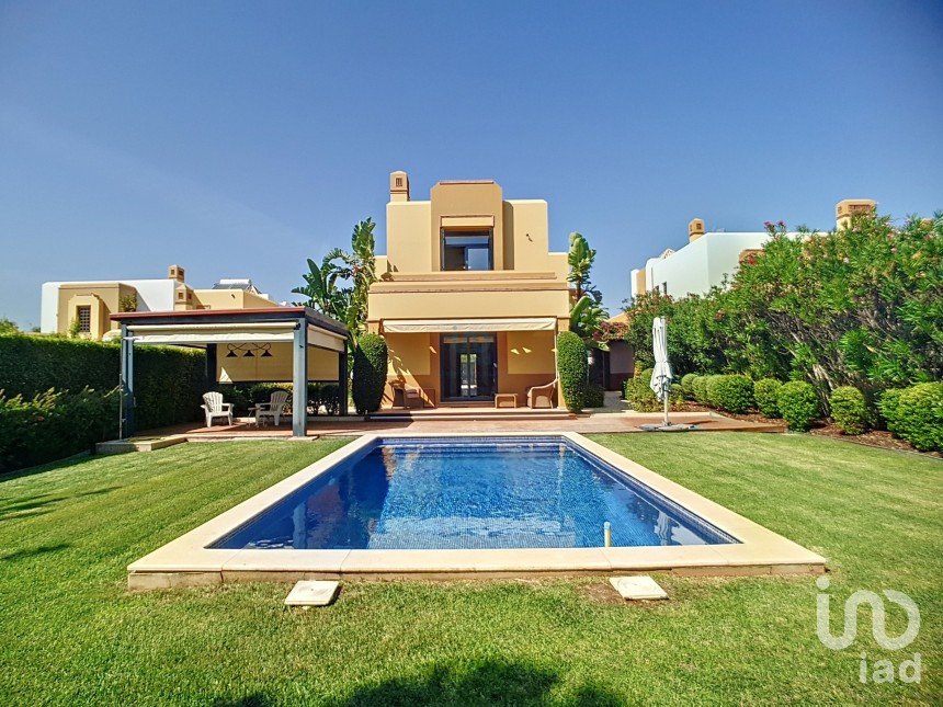 House T4 in Guia of 235 m²