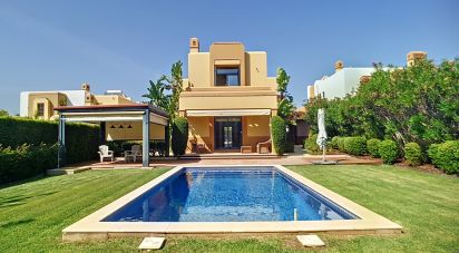 House T4 in Guia of 235 m²