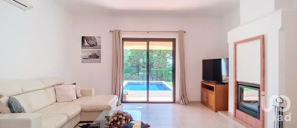 House T4 in Guia of 235 m²