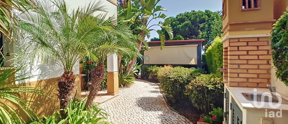 House T4 in Guia of 235 m²