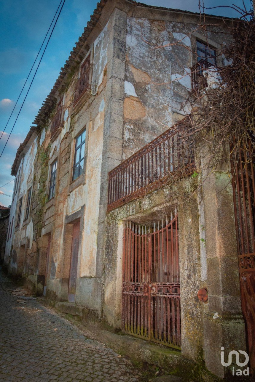 Bâtiment à Longa de 763 m²