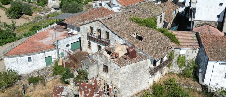 Bâtiment à Longa de 763 m²