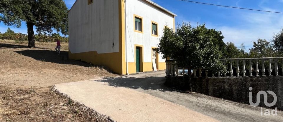 Maison de village T3 à Sobreira Formosa e Alvito da Beira de 127 m²