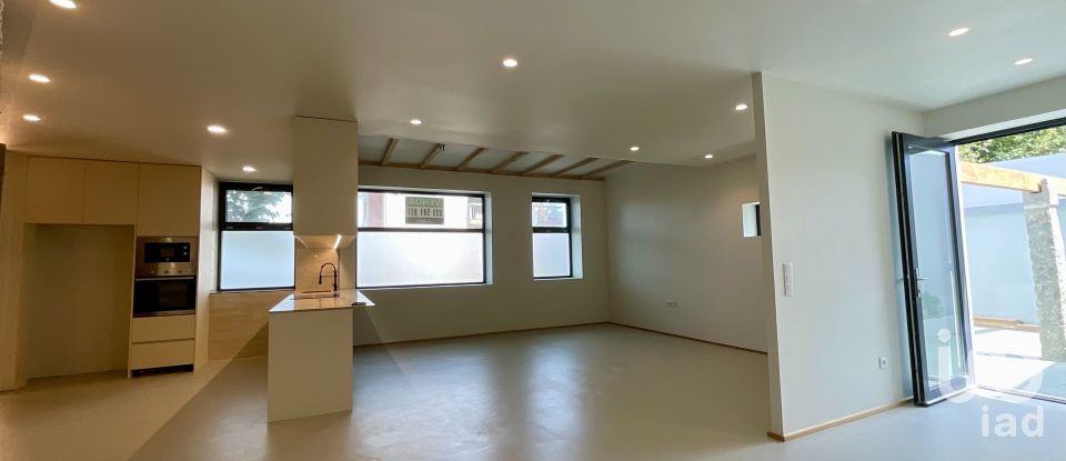 Casa T3 em Arcozelo de 186 m²