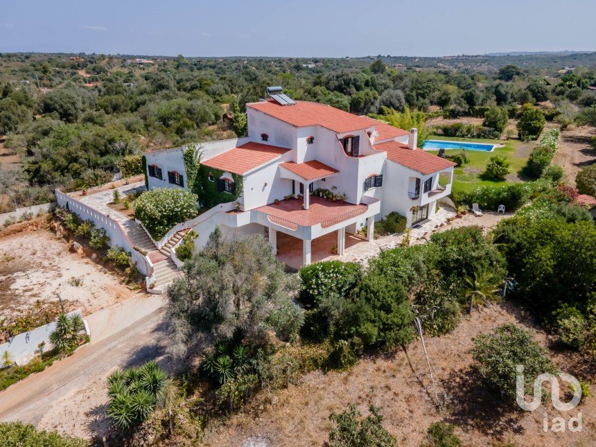 House T7 in Barão de São Miguel of 585 m²