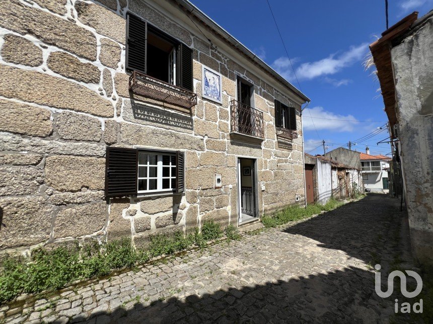 Casa de aldeia T3 em Covas e Vila Nova de Oliveirinha de 150 m²