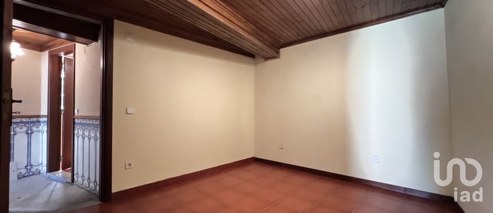 Casa de aldeia T3 em Covas e Vila Nova de Oliveirinha de 150 m²