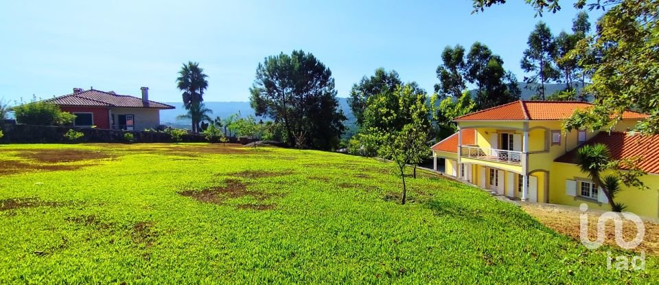 Casa / Villa T5 em Refóios do Lima de 200 m²