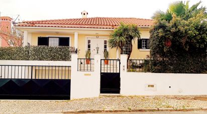 House T3 in Rio de Mouro of 156 m²