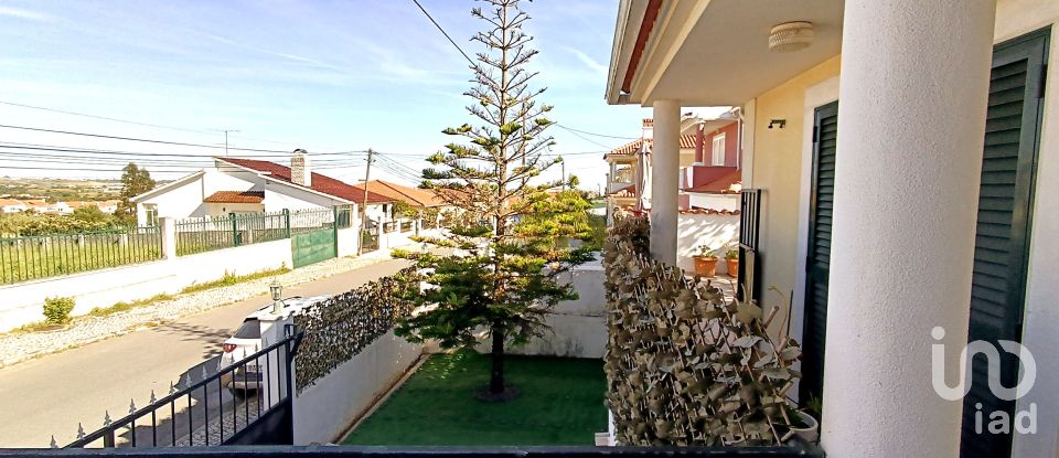 House T3 in Rio de Mouro of 156 m²