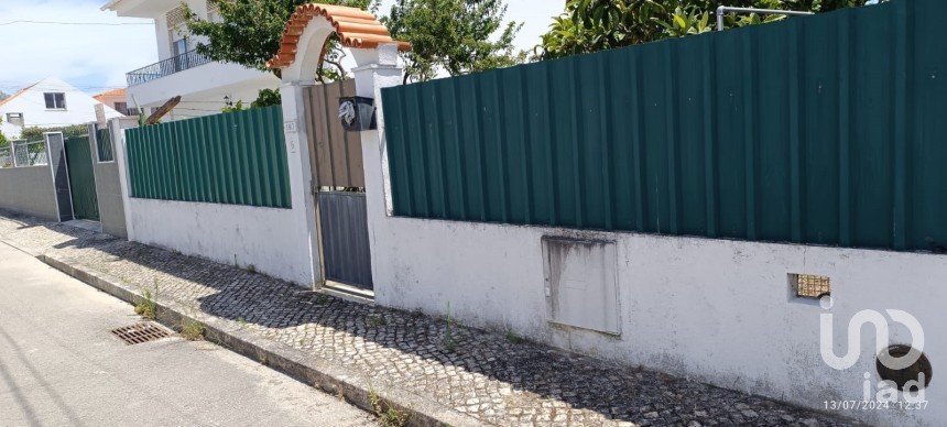 Terreno em Charneca De Caparica E Sobreda de 333 m²