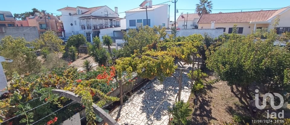 Terrain à Charneca De Caparica E Sobreda de 333 m²