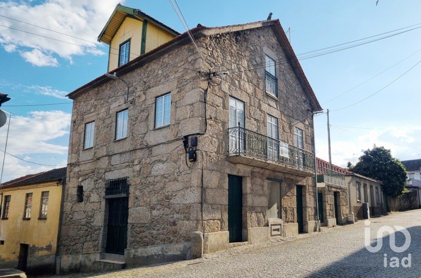 Maison traditionnelle T4 à Lajeosa do Mondego de 194 m²