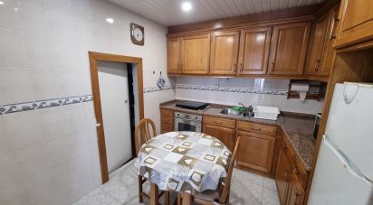 Casa tradicional T4 em Lajeosa do Mondego de 194 m²