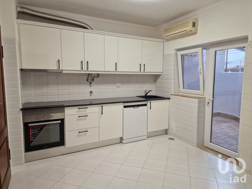 Apartamento T3 em Quelfes de 120 m²