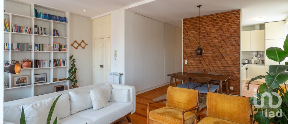 Apartment T2 in Misericórdia of 103 m²