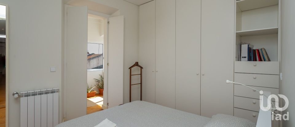 Apartment T2 in Misericórdia of 103 m²