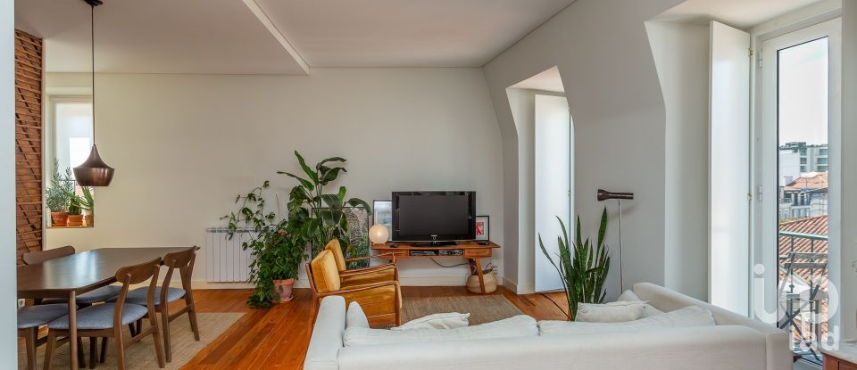 Apartment T2 in Misericórdia of 103 m²