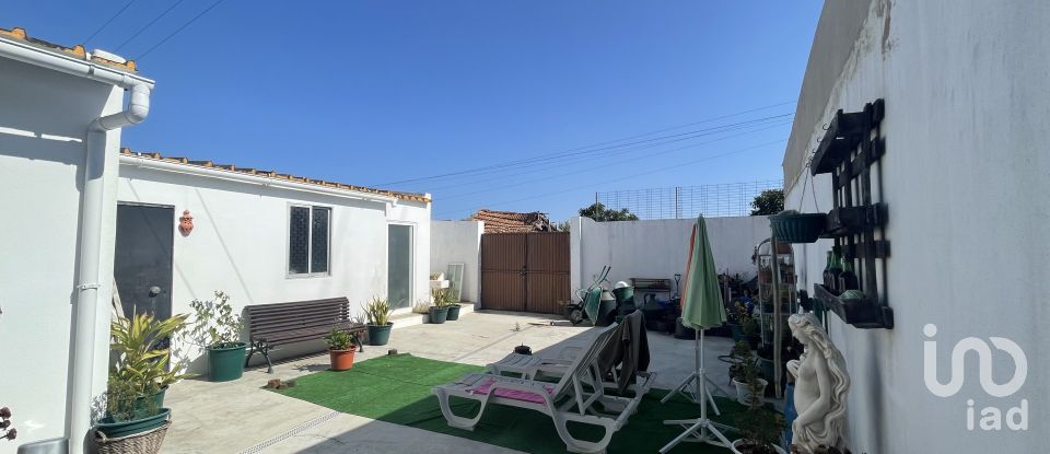 Lodge T3 in Fazendas de Almeirim of 168 m²