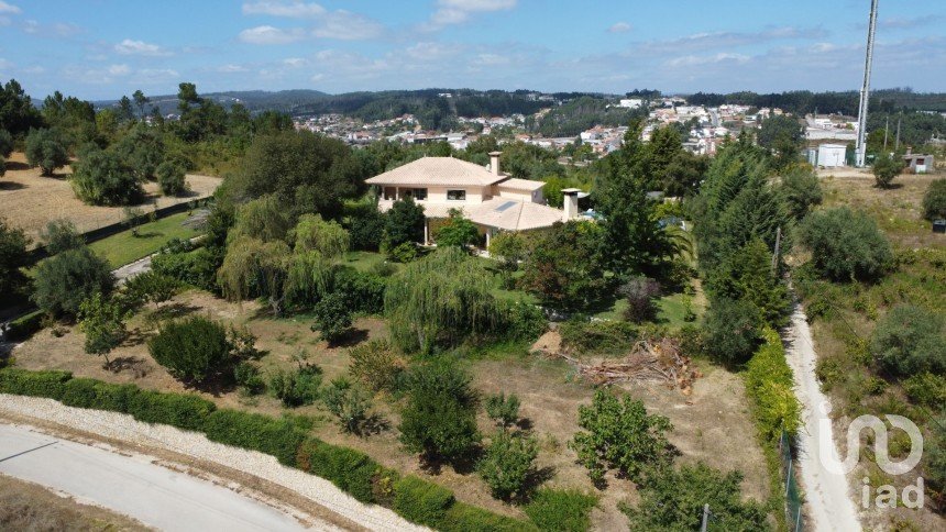 Maison de campagne T4 à Caxarias de 458 m²